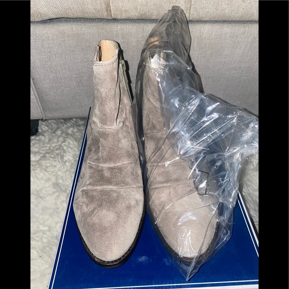 Seychelles Garnet - Taupe Bootie - Picture 3 of 3